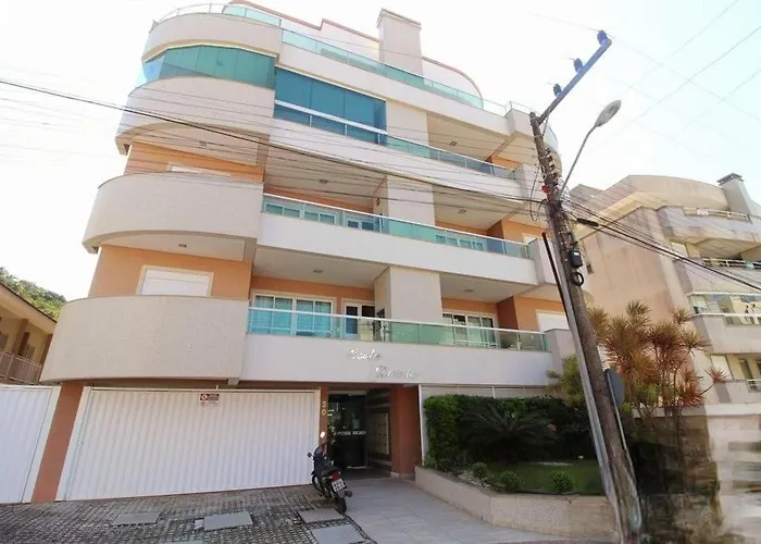 Quarto, o banheiro é de uso exclusivo do hóspede e fica localizado no corredor , piscina compartilhada, não é o apartamento inteiro, somente o quarto Bombinhas